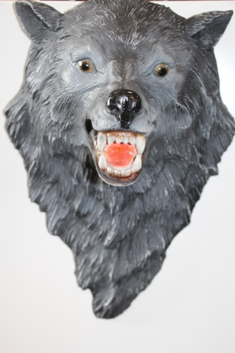 П-018 (Голова волка cадовая фигура из полистоуна H- 37 cм L-26 см )