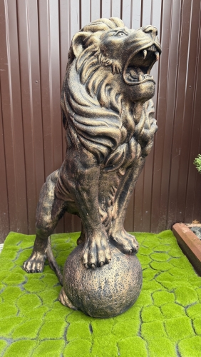 П-089 (Лев на шаре фигура из полистоуна H-110 см. )